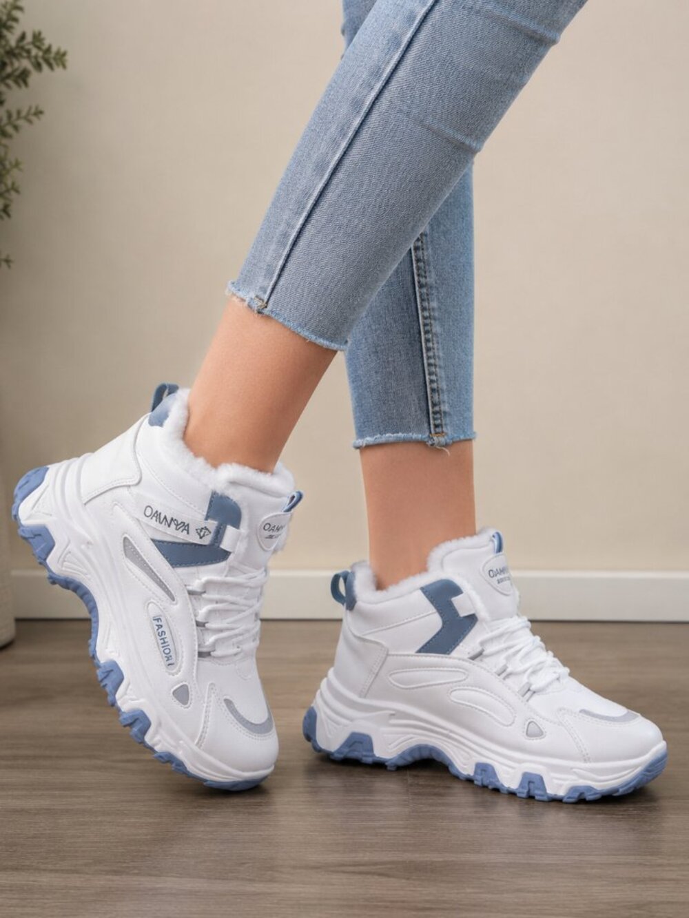 WANWO Faux Fur Winter Hiking Sneakers EU 38 US 7.5 White Blue NWOT